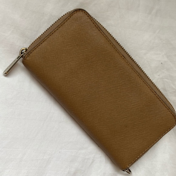 Michael Kors Tan Wallet - Picture 2 of 4